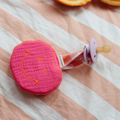 PACIFIER CLOTH POMME | BLOWY BUBBLEGUM