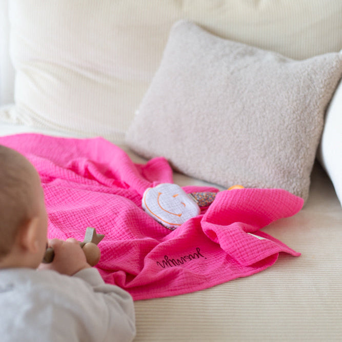 HUGE TOWEL | BLOWY BUBBLEGUM