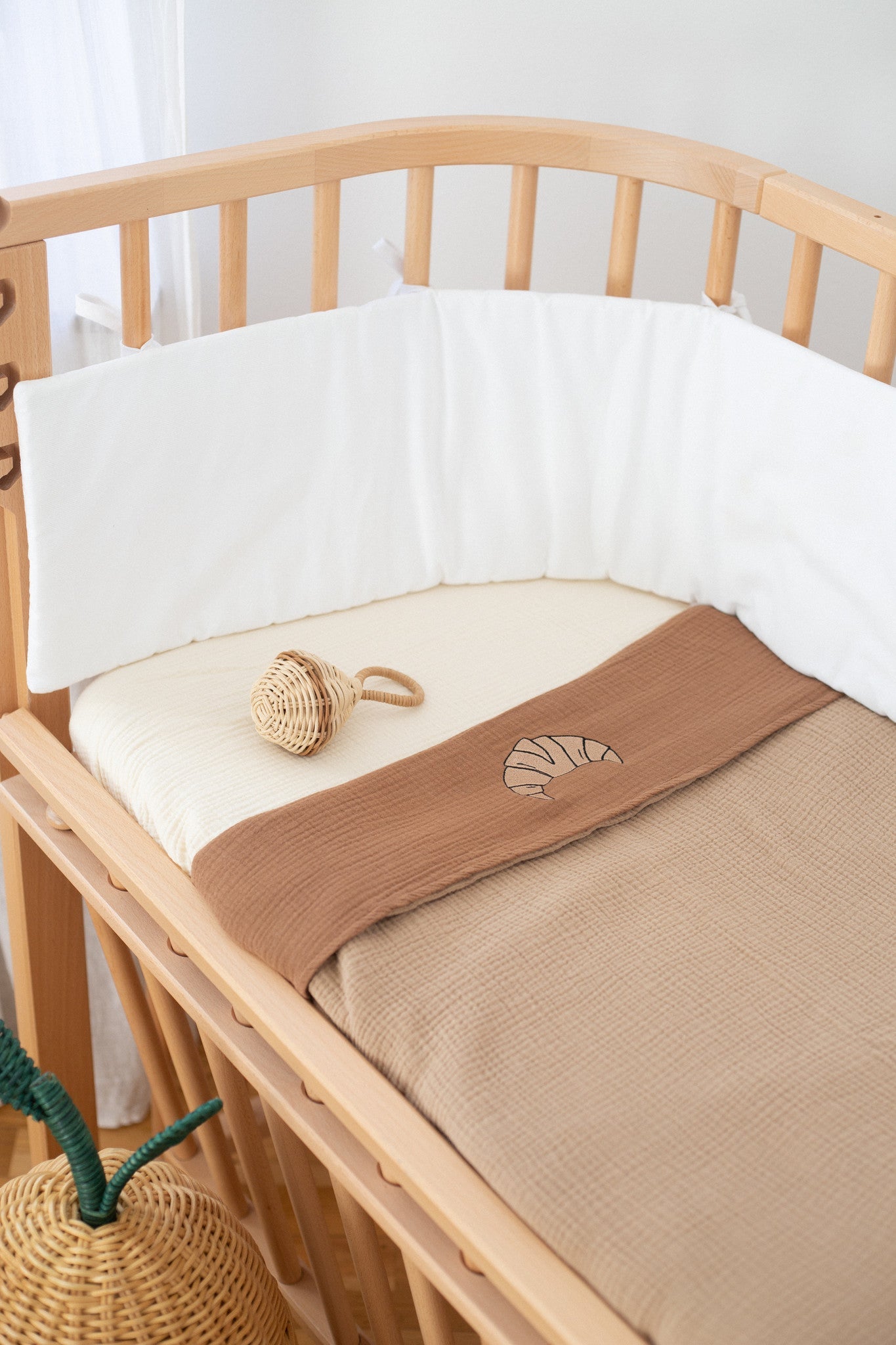 MUSLIN BLANKET CRIB | FINE BROWN