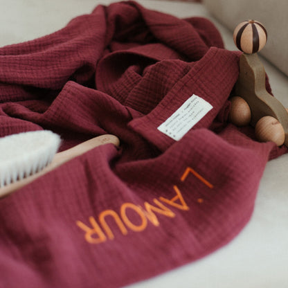 GIANT SWADDLE | BURGUNDY BOO