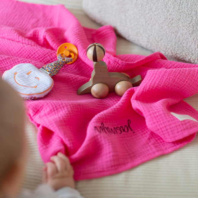 HUGE TOWEL | BLOWY BUBBLEGUM