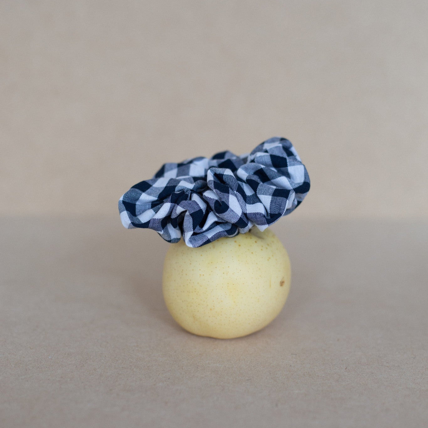 CHECKED OVERSIZED SCRUNCHIE