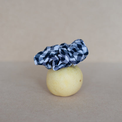 CHECKED OVERSIZED SCRUNCHIE