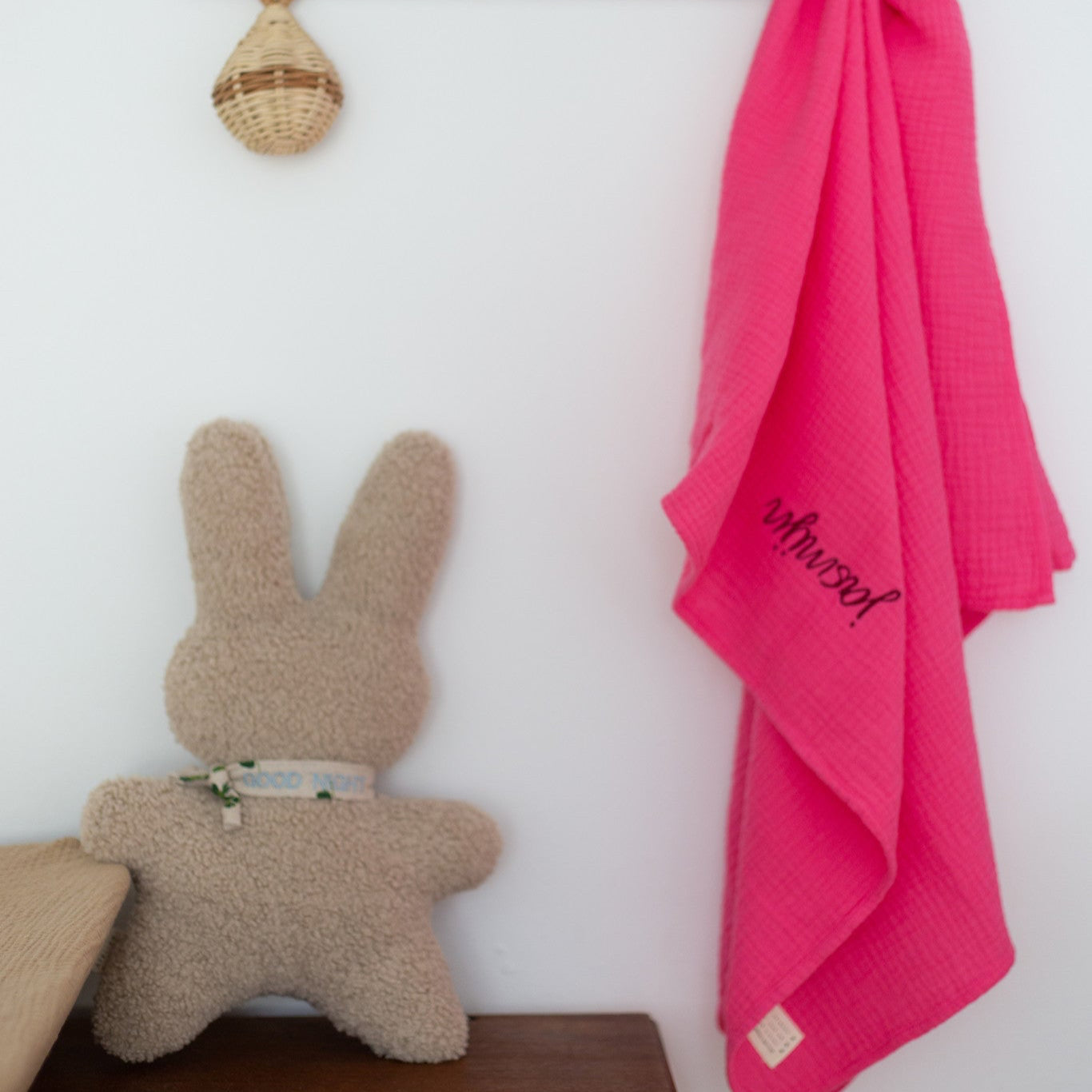 HUGE TOWEL | BLOWY BUBBLEGUM