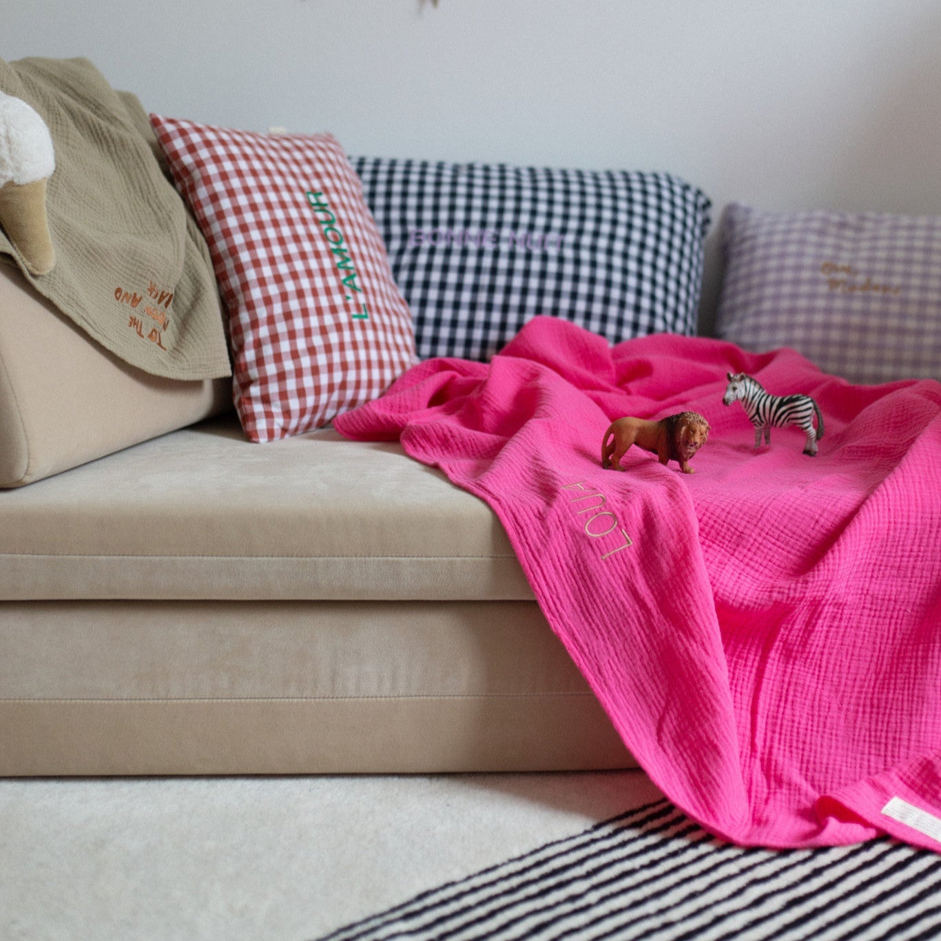 GIANT SWADDLE | BLOWY BUBBLEGUM