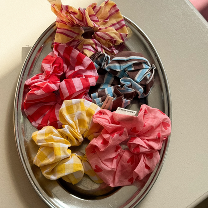 CHECKED OVERSIZED SCRUNCHIE